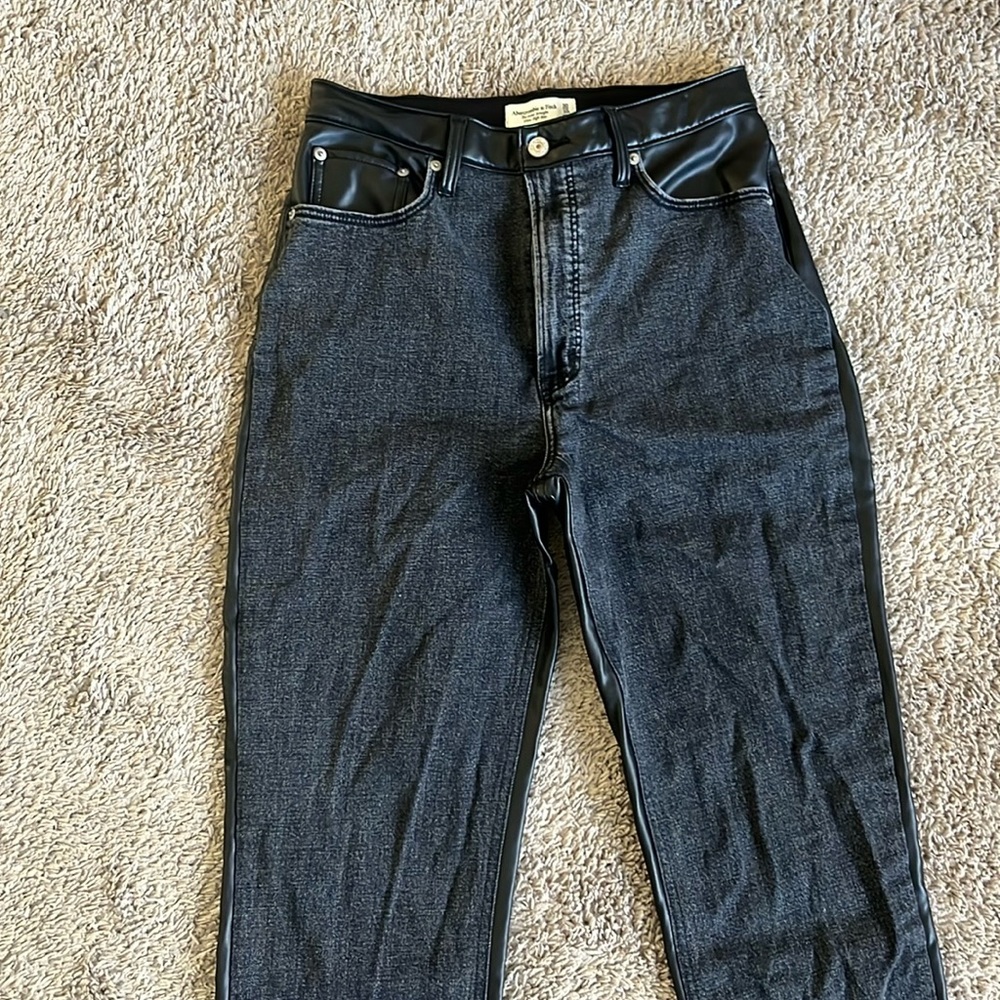 Abercrombie ankle straight high rise half leather jeans
